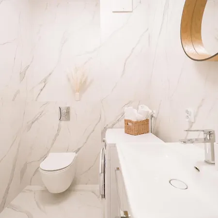 Meet And Greet, Przy Hali Koncertowej アパート *