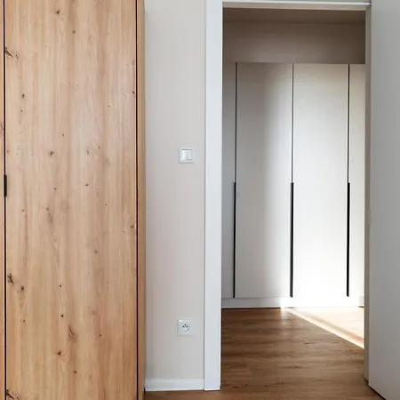 Meet And Greet, Przy Hali Koncertowej Apartamento